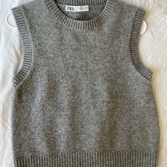 Zara Sweaters - ZARA Light Gray Ribbed Crewneck Knit Sweater